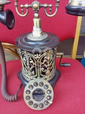 Antiques & Collectibles in Beirut City - هاتف قديم طراز فيكتوري نحاسي (Candlestick Phone) | ديكور عتيق بـ 35$