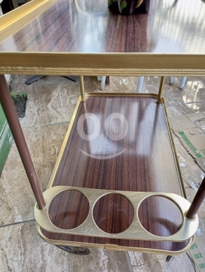 Antiques & Collectibles dans Beyrouth - عربة ضيافة (بار) كلاسيكية من منتصف القرن (Mid-Century) | بسعر 80$