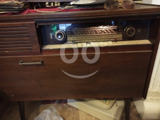 Antiques & Collectibles في مدينة بيروت - راديو Graetz ألماني كونسول (Console) مع بيك أب أسطوانات - شغال | 400$