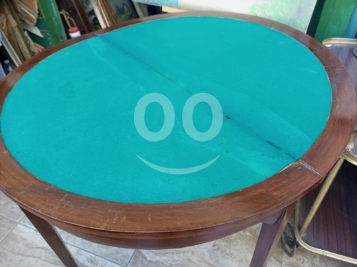 Antiques & Collectibles in Beirut City - طاولة لعب ورق عتيقة قابلة للطي | خشب الجوز وسطح لباد أخضر - 80$