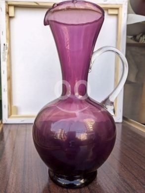 Antiques & Collectibles في مدينة بيروت - زوج من مزهريات/أباريق زجاجية عتيقة لون بنفسجي غامق (Amethyst) - 70$