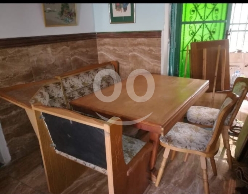 Antiques & Collectibles dans Beyrouth - طاولة طعام ركنية (Nook) ألمانية كلاسيكية | طقم خشب السنديان الكامل - 400$