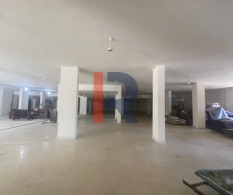 R9-2931 Showroom for Rent in Daher Al Ain Koura – 1,200 m², 6 Facades, Main Road — 2
