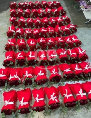 Other Goods in Taalabaya - Unique Red Scarf Bouquet - Fringed Scarves Folded as Roses with White Ribbon
