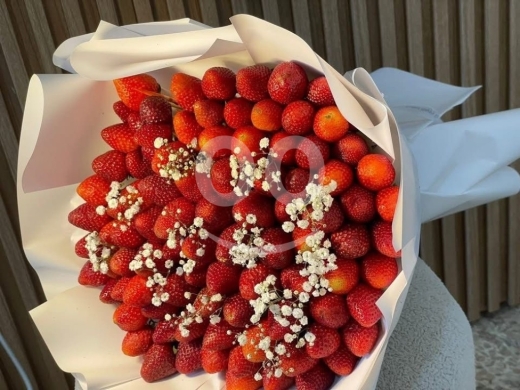 Other Goods in Taalabaya - Gourmet Fresh Strawberry Bouquet | Edible Floral Arrangement with Baby&#039;s Breath | Unique Gift
