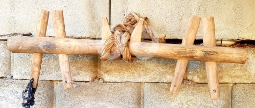 Antiques & Collectibles في البترون - Authentic Antique Wooden Farming Yoke (Neer for Ploughing) - Rustic Decor!