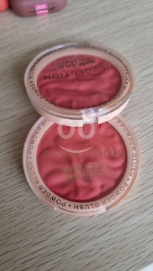 Health & Beauty in Karsita - أحمر خدود باودر من ريفوليوشن (Revolution) - لمسة حيوية تدوم طويلاً | Revolution Powder Blush