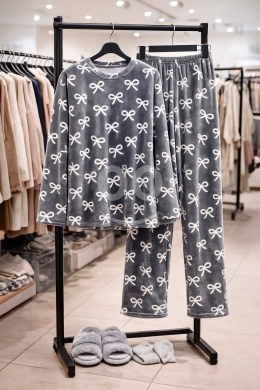 الملابس، الأحذية والزينة في عرمون - طقم بيجامة شتوي نسائي مخملي ناعم ودافئ | Women&#039;s Ultra-Soft Velvet Winter Pajama Set