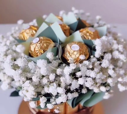 Other in Achrafieh - باقة شوكولاتة فيريرو روشيه مع زهور الجيبسوفيلا | Elegant Ferrero Rocher & Gypsophila Bouquet