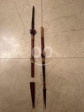 Autres biens dans Abou Samra - Vintage Tribal Hunter&#039;s Daggers/Spears Set | Indigenous Hand-Carved Wood & Metal Artifact | Ethnic W