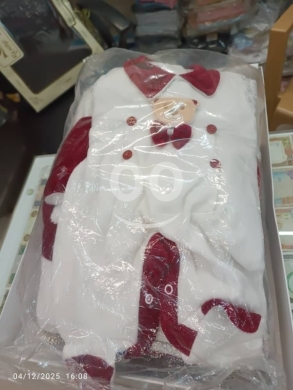 Produits pour bébés et enfants dans Tripoli - طقم استقبال مواليد مخملي فاخر 12 قطعة - أبيض وأحمر ملكي | 12-Piece Luxury Velvet Baby Welcome Set