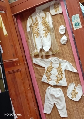 Baby & Kids Stuff in Tripoli - طقم استقبال مواليد ملكي 13 قطعة للتصوير والمستشفى | تطريز ذهبي فاخر بسعر 30$
