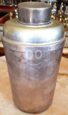 Antiques & Collectibles in Batroun - قارورة خلط المشروبات (كوكتيل شيكر) معدنية عتيقة | ديكور بار ومنزل بـ 25$
