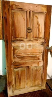 Antiques & Collectibles dans Batroun - باب خشبي قديم (قطراني) متين | تصميم لوحي كلاسيكي وديكور تراثي بـ 160$