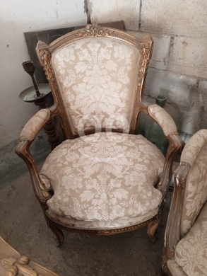 Other Goods in Qobeih - طقم صالون فرنسي عتيق 3 قطع | إطار مذهب وكراسي (Fauteuil) تنجيد قماش فاخر (ديكور ملكي)