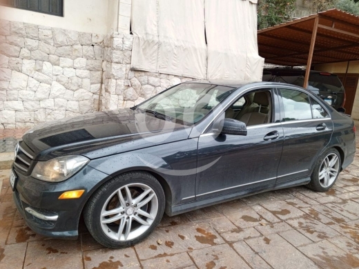 Mercedes-Benz in Kornet Al Hamra - مرسيدس بنز C300 موديل 2012 بحالة ممتازة | Mercedes-Benz C300 2012 Excellent Condition
