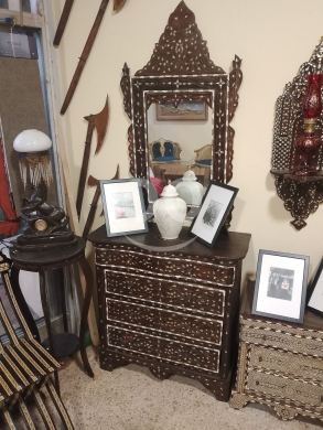 Antiques & Collectibles in Bchamoun - طقم دريسنج أنتيك خشب جوز مرصع بالصدف الطبيعي | Antique Walnut Dressing Set Inlaid with Shell