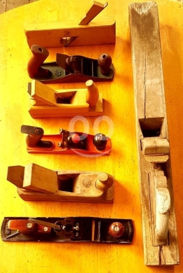 Antiques & Collectibles في البترون - Vintage Woodworking Hand Planes Collection (7 Pcs) - Antique & Modern Joinery Tools