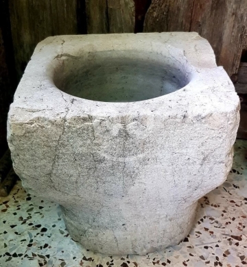 Antiques & Collectibles dans Batroun - Antique White Stone Mortar (Very Large & Heavy) - Ideal for Garden Decor & Traditional Food Prep