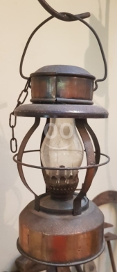 Antiques & Collectibles in Batroun - قنديل كاز صغير نحاسي أنتيك - فوانيس إضاءة زيتية كلاسيكية وديكور قديم