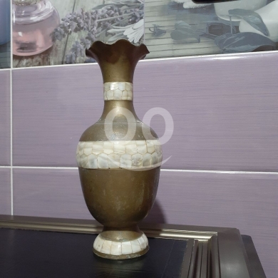 فازة نحاسية كلاسيكية مزينة بالصدف | Classic Brass Vase with Mother of Pearl Inlay — 2