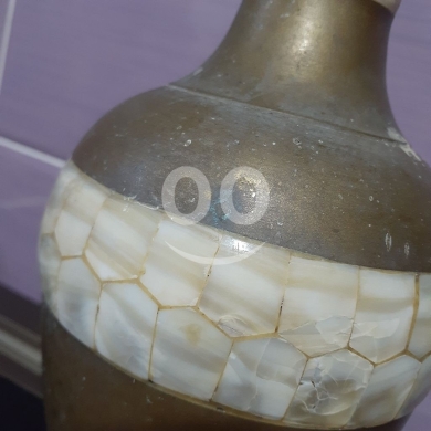 فازة نحاسية كلاسيكية مزينة بالصدف | Classic Brass Vase with Mother of Pearl Inlay — 4