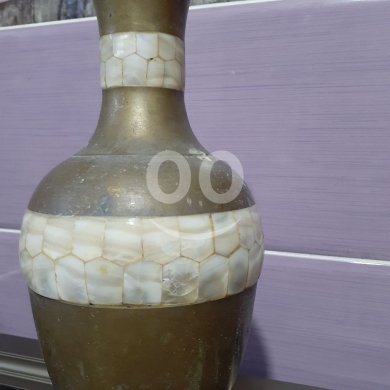 فازة نحاسية كلاسيكية مزينة بالصدف | Classic Brass Vase with Mother of Pearl Inlay — 3