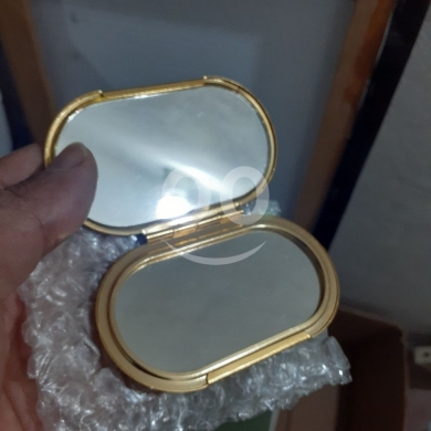 Santé & Beauté dans Tripoli - مرآة جيب مزدوجة قابلة للطي بتصميم ذهبي أنيق وعصري | Elegant Gold Foldable Dual Compact Pocket Mirror