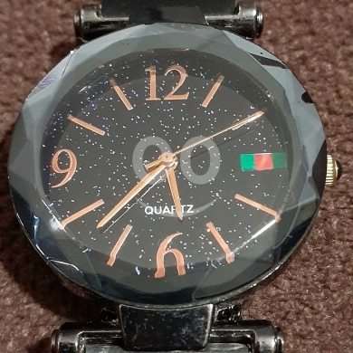 Vêtements, chaussures et accessoires dans Tripoli - ساعة يد نسائية أنيقة بتصميم مرصع بالنجوم | Elegant Women&#039;s Wristwatch with Starry Design