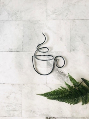 Other Goods in Zalka - Coffee Cup Wire Wall Art - Minimalist Metal Decor for Kitchen & Cafe (15x20 cm)