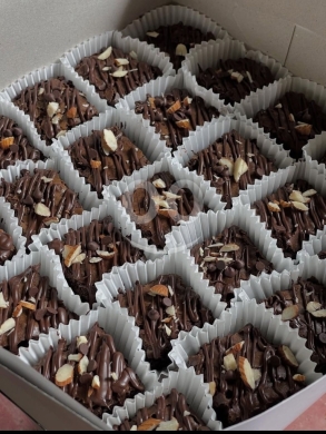 Food & Drink in Al Dahye - Mini Brownies for Events and Parties - Box of 24