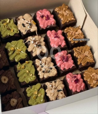 Food & Drink in Al Dahye - Party Pack: 16 Mini Fudgy Brownies for Just $12