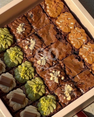 Food & Drink in Al Dahye - Fudgy Brownie Sampler Box | Grab a Taste for Only 12$