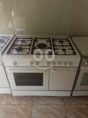 Kitchen appliances in Tripoli - فرن غاز إيطالي أصلي ٥ رؤوس
