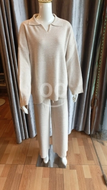 Vêtements, chaussures et accessoires dans Saïda - طقم محبوك أنيق بياقة بولو: كنزة وبنطال | Chic Knitted Polo Collar Set: Sweater & Straight-Leg Pants