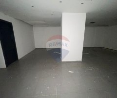 R9-2977 Showroom for Rent in Nadim El Jisr Tripoli – 219 m², 3 Floors, 2 Facades, Parking