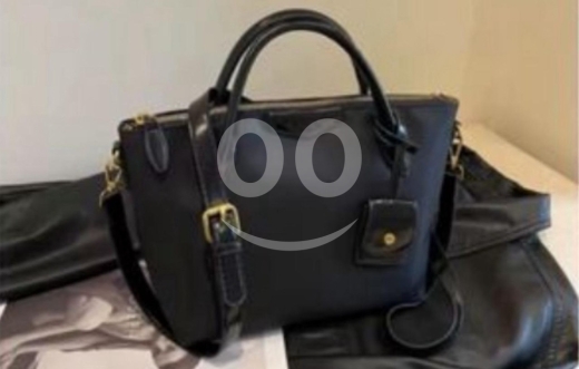 Vêtements, chaussures et accessoires dans Saïda - Chic Black Nylon Shoulder Bag