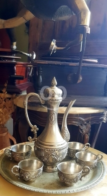Antiques & Collectibles في البترون - طقم قهوة نحاس مفضض عتيق (دلة و٥ فناجين) - أطقم ضيافة شرقية تقليدية