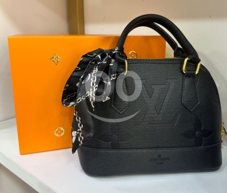 الملابس، الأحذية والزينة في اشرفيه - LV Hand Bag