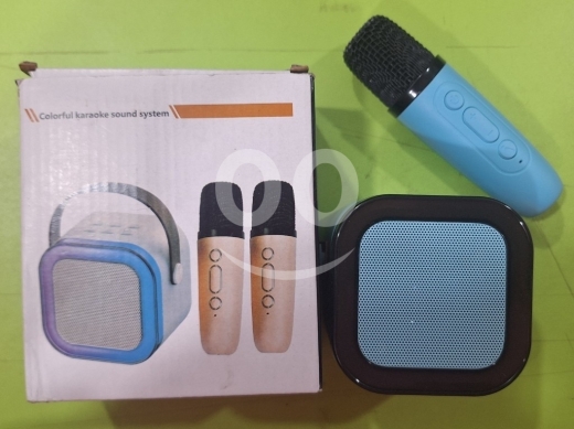 Other Mobile Phones & Accessories in Tabbaneh - مكبر صوت كاريوكي محمول مع ميكروفون لاسلكي وإضاءة RGB | Portable Karaoke Speaker with Wireless Mic