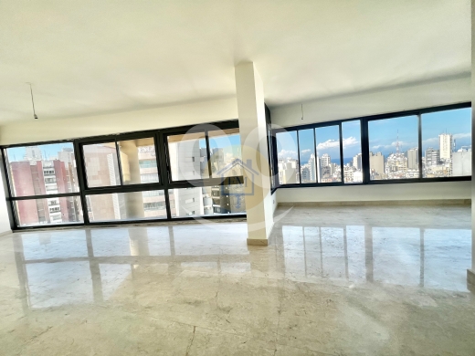 شقق للبيع في اشرفيه - Spacious Apartment for Sale in Achrafieh