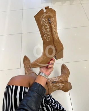 Vêtements, chaussures et accessoires dans Halba - "Go West" Embroidered Western Boots for Women - Mid-Calf Suede Style with Zipper