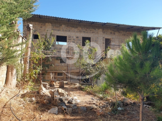 Lands for sale in Assoune - عقار للبيع في عاصون باطلالة لا تحجب بجانب العين