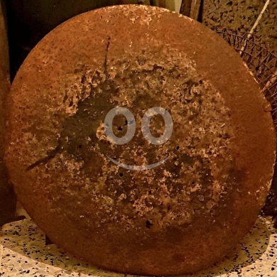 Antiques & Collectibles in Batroun - للبيع: صاج قديم جداً وكبير الحجم - قطعة ديكور تراثية