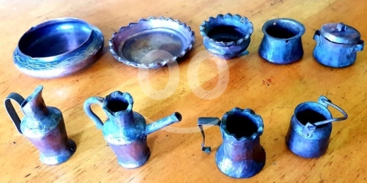 Antiques & Collectibles in Batroun - للبيع: مجموعة ٨ قطع من الأواني النحاسية المصغرة (نواعم) - تحف وديكور
