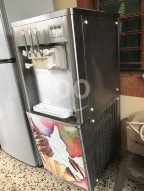 Clothes, Footwear & Accessories in Debbiyeh - Used like new ice cream machine