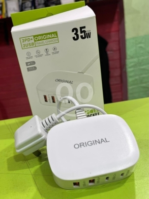 Mobile accessories in Tabbaneh - منصة شحن سريعة 35 واط بـ 4 منافذ USB و PD | Multi-Port 35W Fast Charging Station PD + USB
