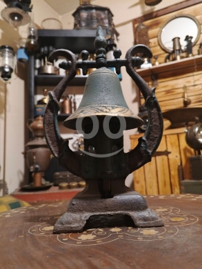 Antiques & Collectibles dans Haret el Faouqa - جرس سوبر انتيك من النوادر مصنوع من معدن الفونت