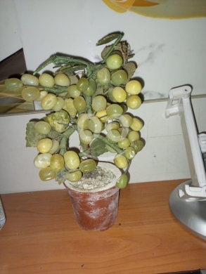 Other Goods in Tarik Jdideh - Authentic Handmade Italian Murano Glass Grapes Figurine