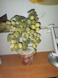 Authentic Handmade Italian Murano Glass Grapes Figurine